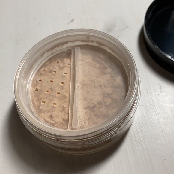 Powder foundation - Picture 2 of 3